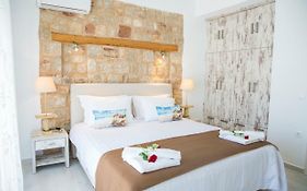 Haraki Stone Apartments